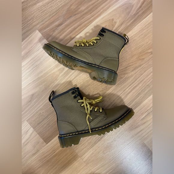 Doc Martens ~ JUNIOR 1460 PANEL LEATHER LACE UP BOOTS - Picture 7 of 14